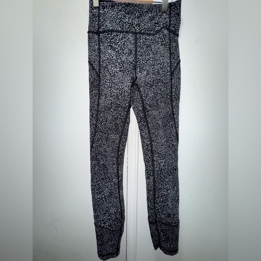 Lululemon In Movement Tight Everlux Diffuse Starlight Black White Size 4
